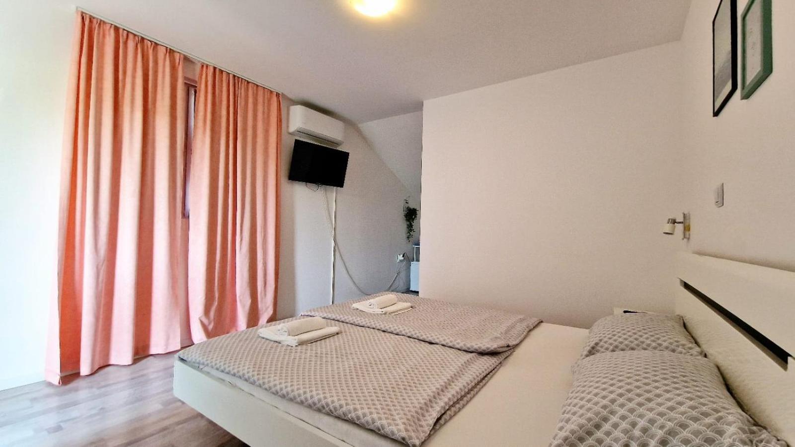 Cozy Room Peny Karlovac Ngoại thất bức ảnh